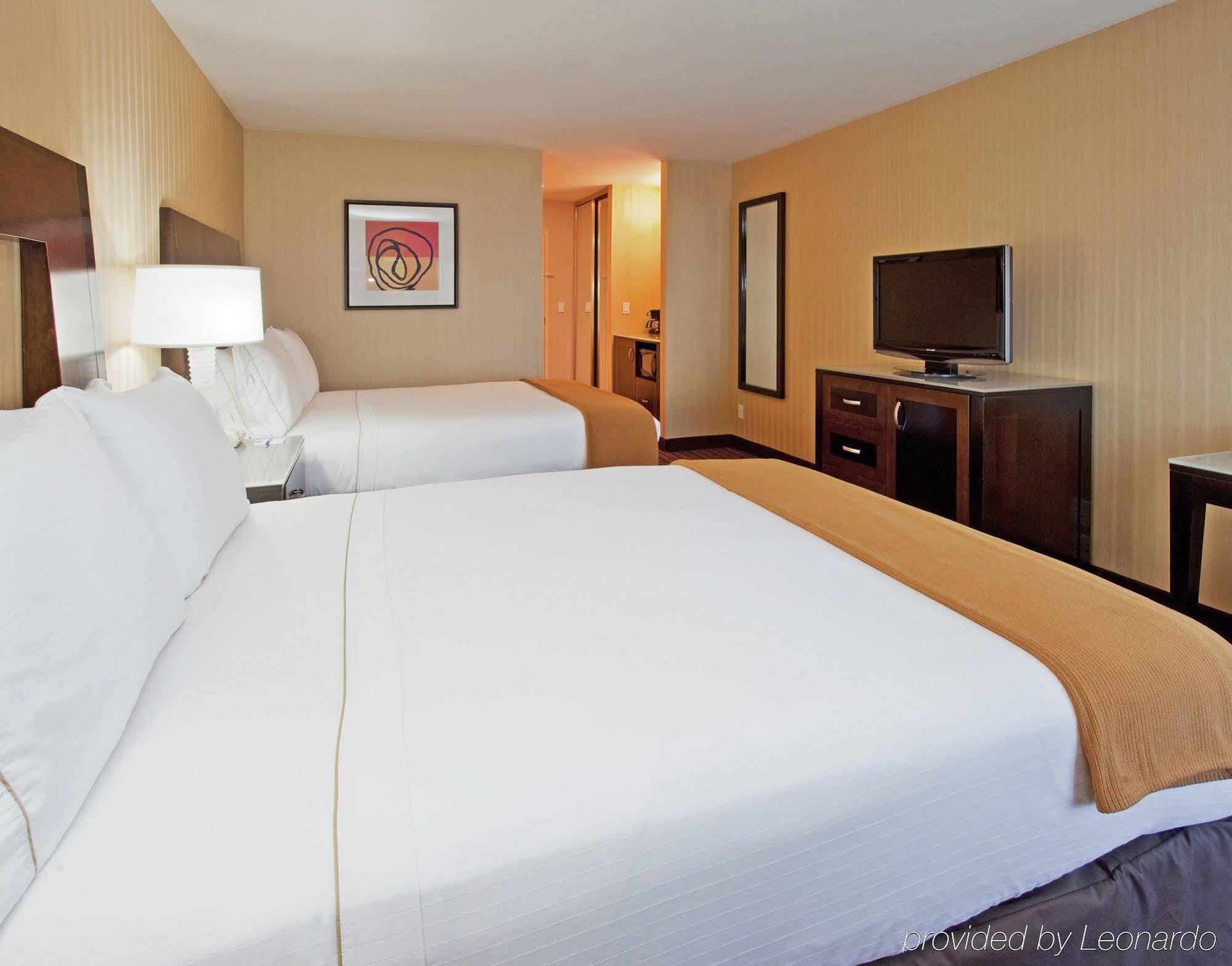 Holiday Inn Express Hotel & Suites Belmont By Ihg Habitación foto