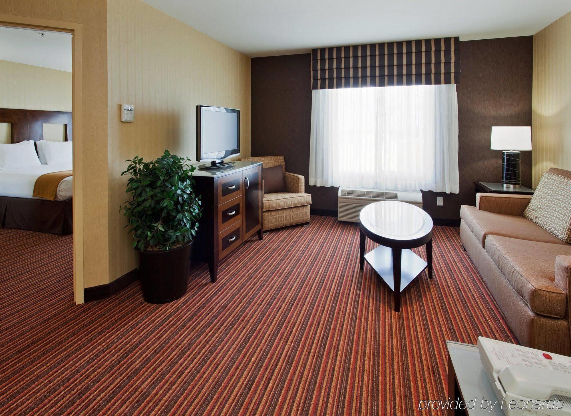 Holiday Inn Express Hotel & Suites Belmont By Ihg Habitación foto